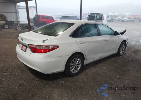 2016 Toyota Camry Le z USA, uszkodzony, nr VIN 4T4BF1FK7GR550323
